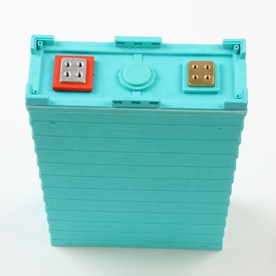 Bon prix Remplissage prismatique de système solaire d'Ion Battery 3.2v 200ah 100ah de lithium des cellules Lifepo4 en ligne